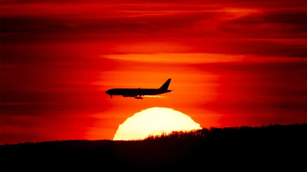 Flight Attendants, Pilots Have Highest Risk of Dying From Radiation-Linked Cancers