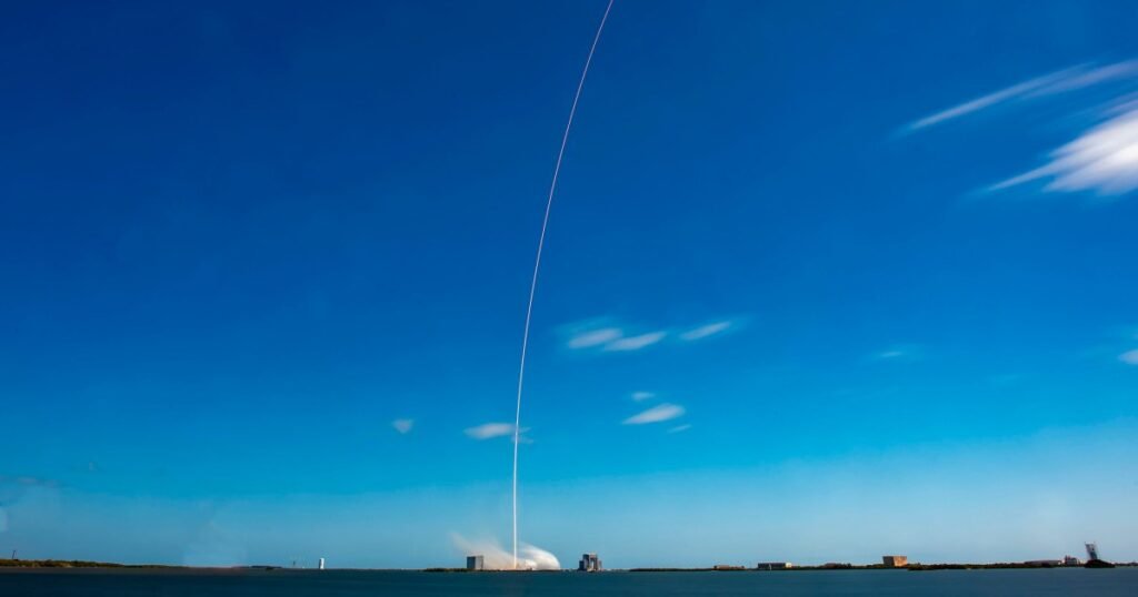 More Starlink satellites and two big launches for China