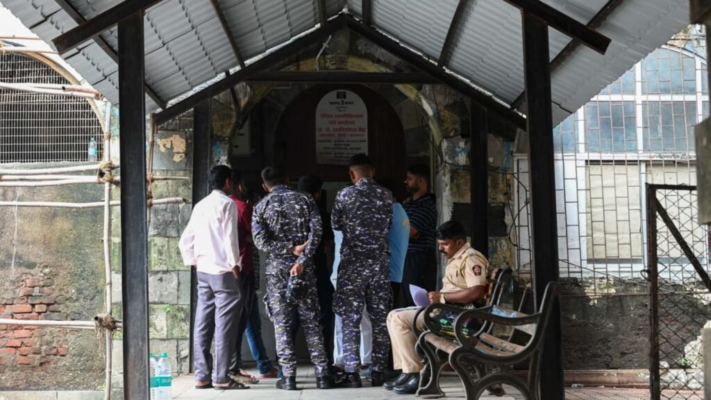 Navy sailor, wife and two children found dead at South Mumbai home, cops suspect suicide | Mumbai News