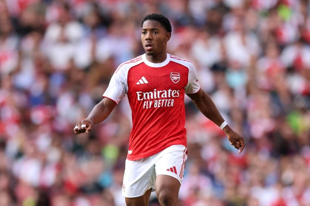 Arsenal star offered to Chelsea and Man United as transfer stance takes surprise twist