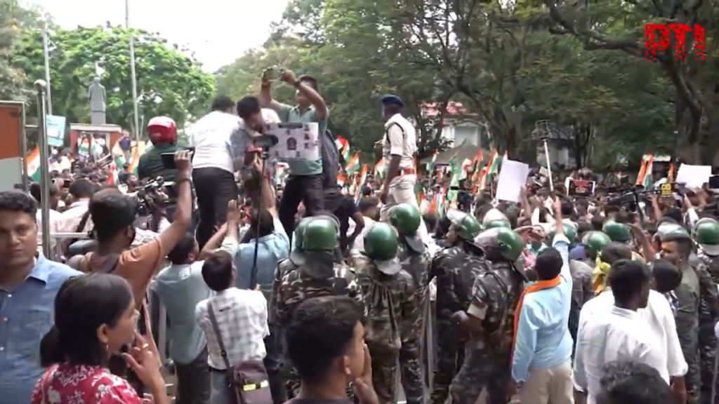 Jharkhand students protest LIVE: Protestors break barricades, start marching towards Assembly