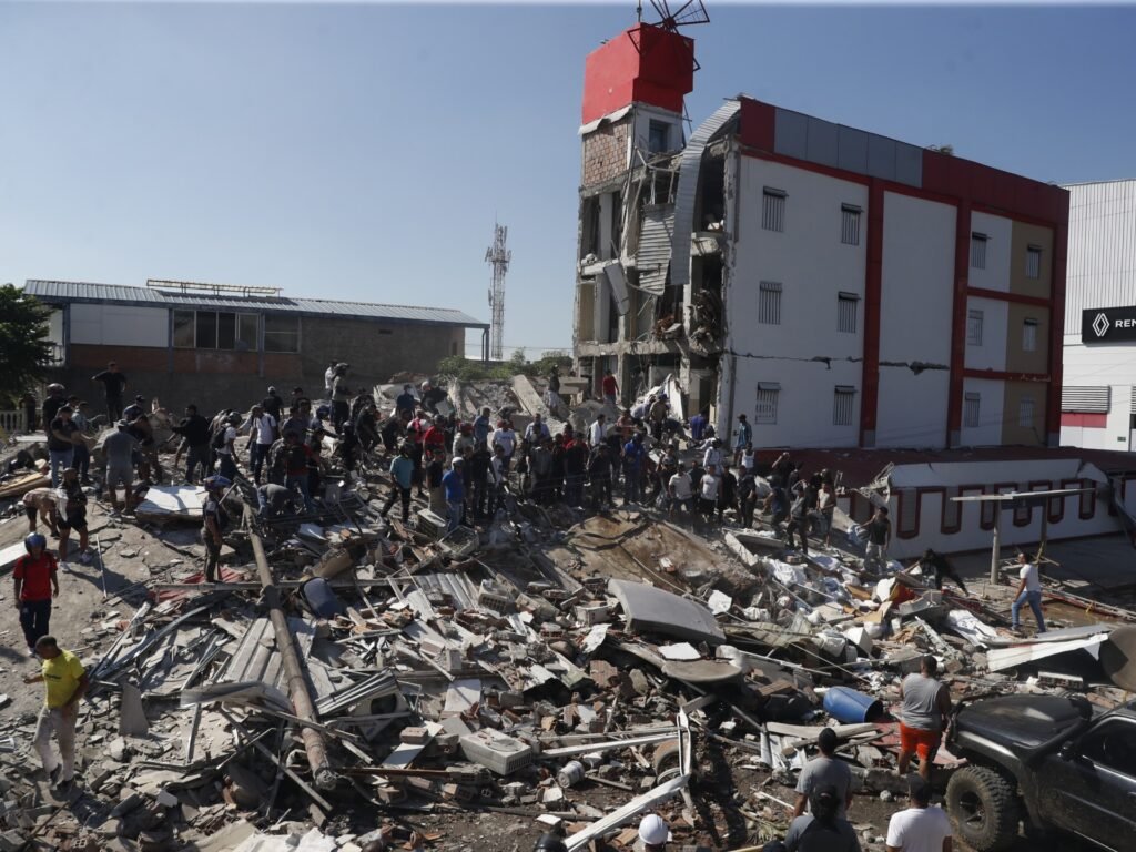 Photos: 7.4-magnitude earthquake rocks western Colombia | Earthquakes News