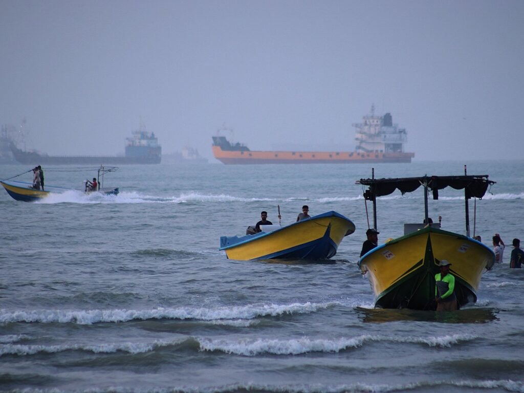 US–Iran War: Strait of Hormuz Tensions, Iran’s Demands and Key Travel Advisories for UAE Residents Tonight