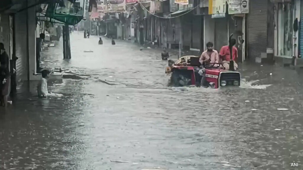 Delhi Rain Alert, Delhi Red Alert: Heavy Rain In Delhi For Second Day, Red Alert Issued